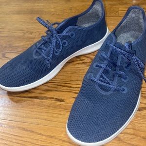 Allbirds men’s blue sneakers, made from sustainably harvested trees!